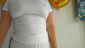 Rasakan Kenikmatan Melihat Pantat Besar Saudara Tiriku Saat Dia Melakukan Seks Oral, Naik Seperti Pelacur, Dan Diisi Dengan Sperma