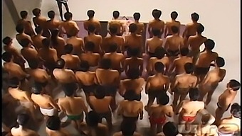 Intenzívne Japonské Orgie S Sprchou A Nefiltrovanou Akciou