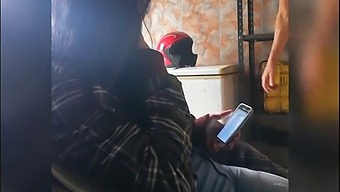 Amateur Collega Wordt Ondeugend Voor De Camera