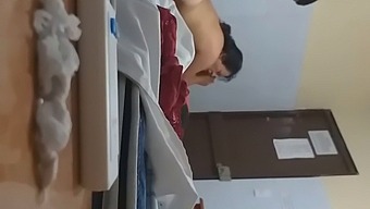 Mírame Mientras Exploro La Vagina Apretada De Mi Amigo En Detalle A Partir De Las 6:30 En Adelante