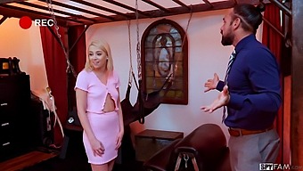 Fiica Vitregă Blondă Își Surprinde Tatăl Vitreg Norocos Cu Sex Bdsm În Hd