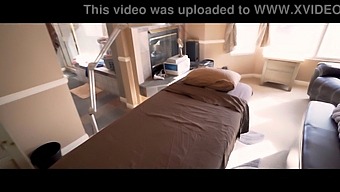 Zrelý Priateľ Heleny Priceovej Dostáva Laserové Odstránenie Chĺpkov V Produkčnom Videu Wca.