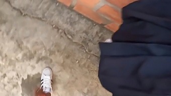נערת קולג' אמצעי מקבלת זיון קשה בפוסי